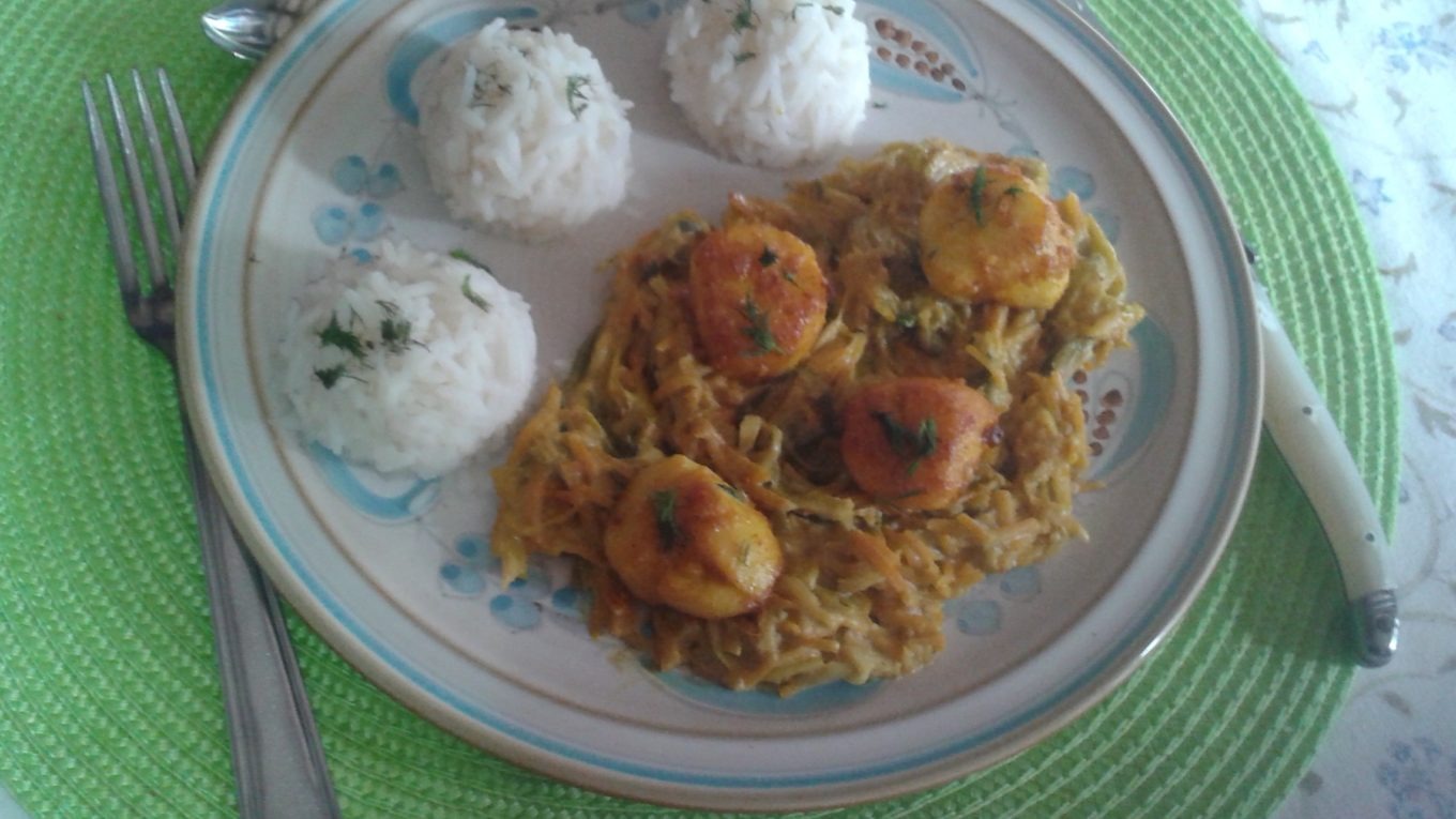 Saint-Jacques au curry de légumes